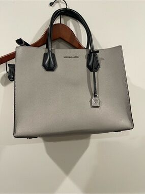 Michael Kors mercer Pebbled leather Crossbody Tote handbag in gray/white and bl